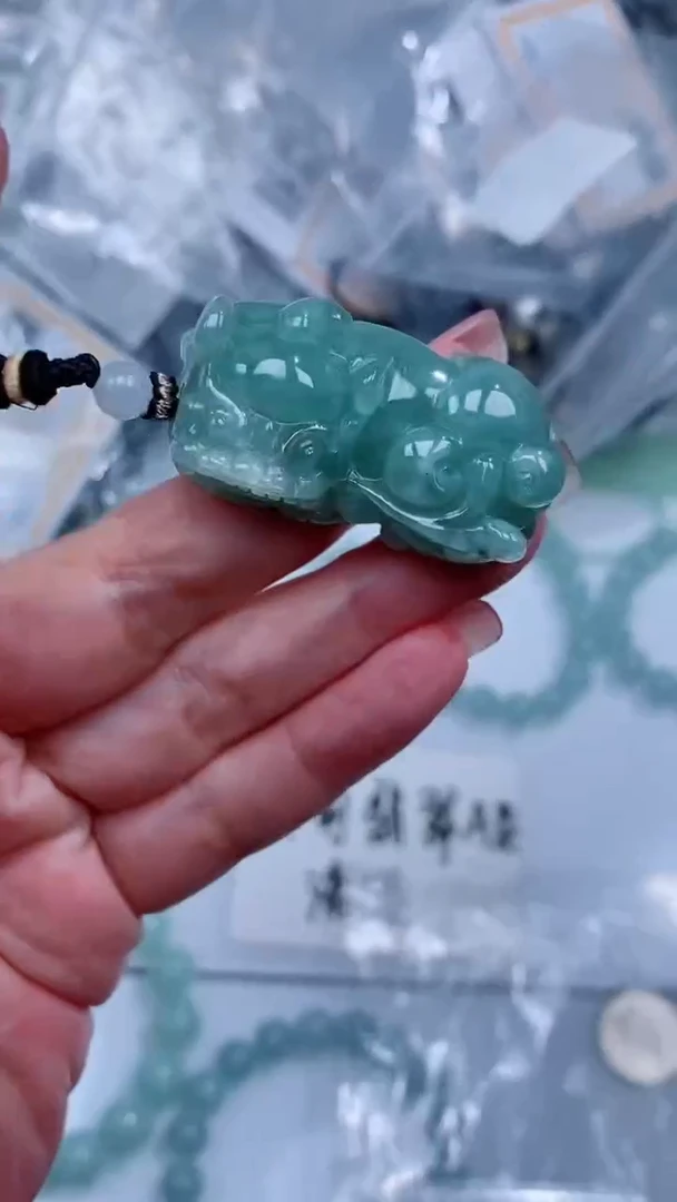 翡翠未镶嵌颈饰吊坠