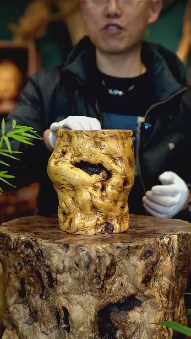 木雷击枣木盘龙笔筒