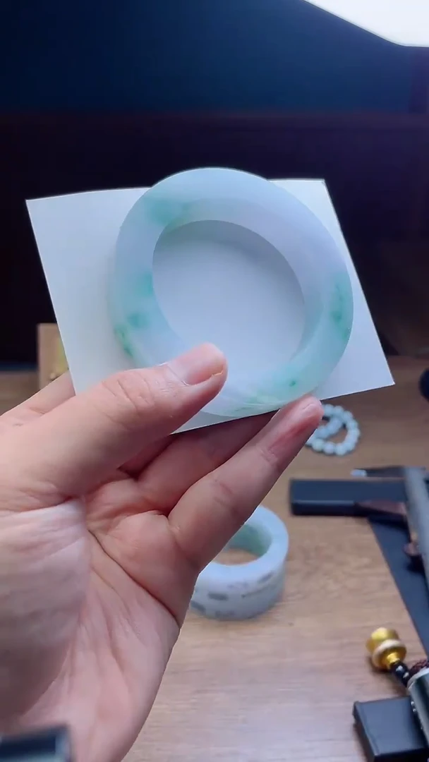 未镶嵌手镯定制翡翠蔓**萝定制