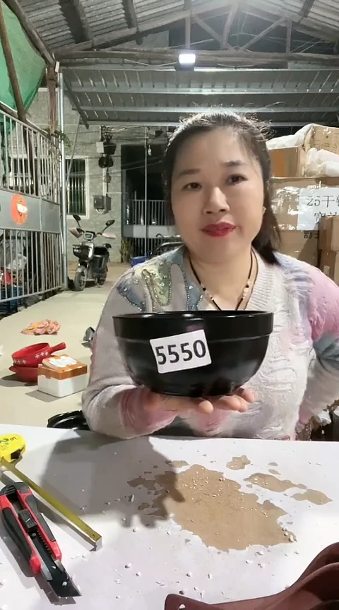 陶瑕疵黑色砂锅碗