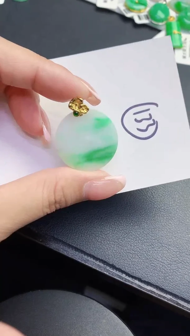 翡翠未镶嵌颈饰缅甸天然翡翠A货