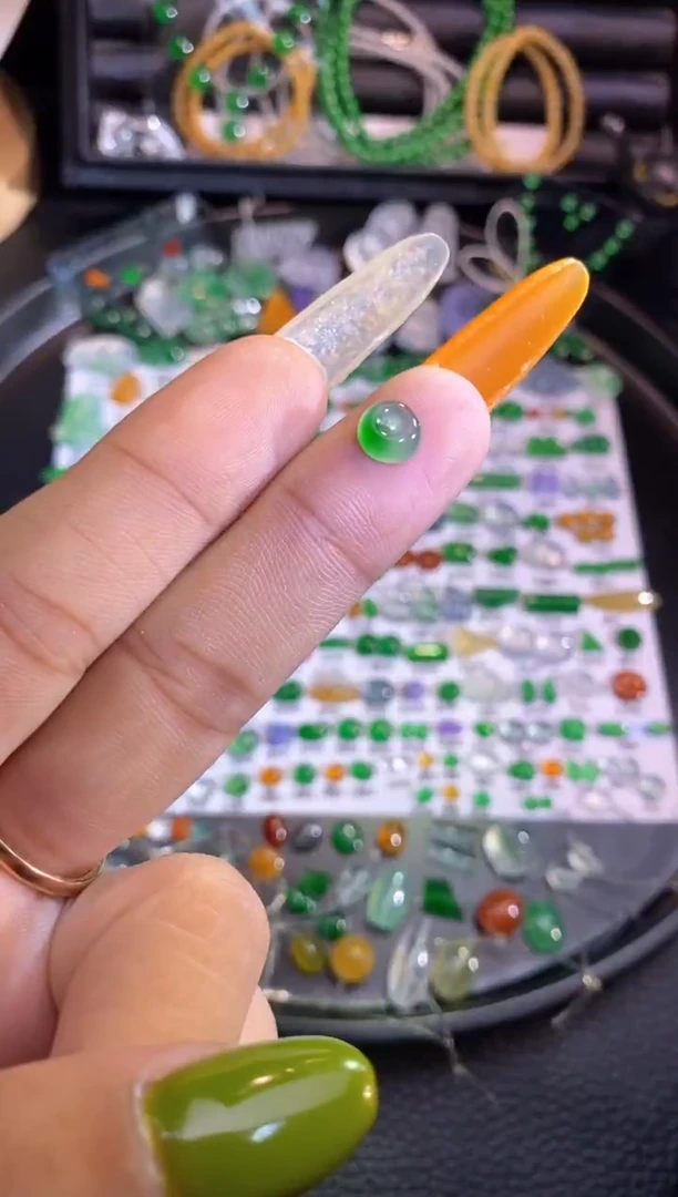 翡翠挂件未镶嵌扣子