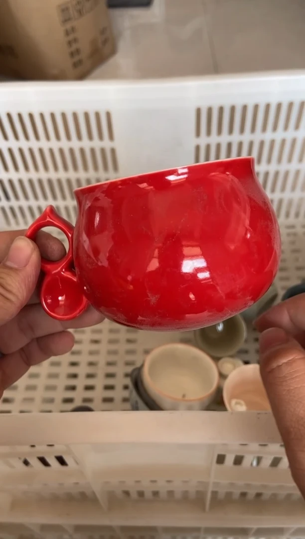 摄影的产品有使用过的痕迹有点脏介意勿拍