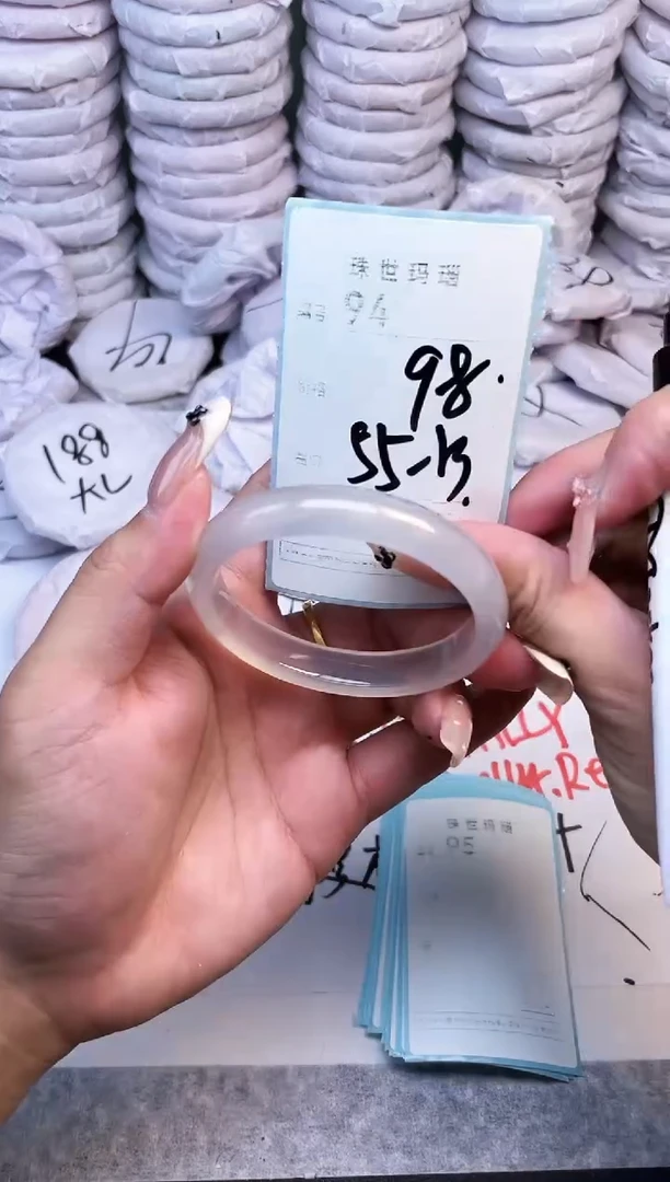 手镯玛瑙/玉髓未镶嵌94