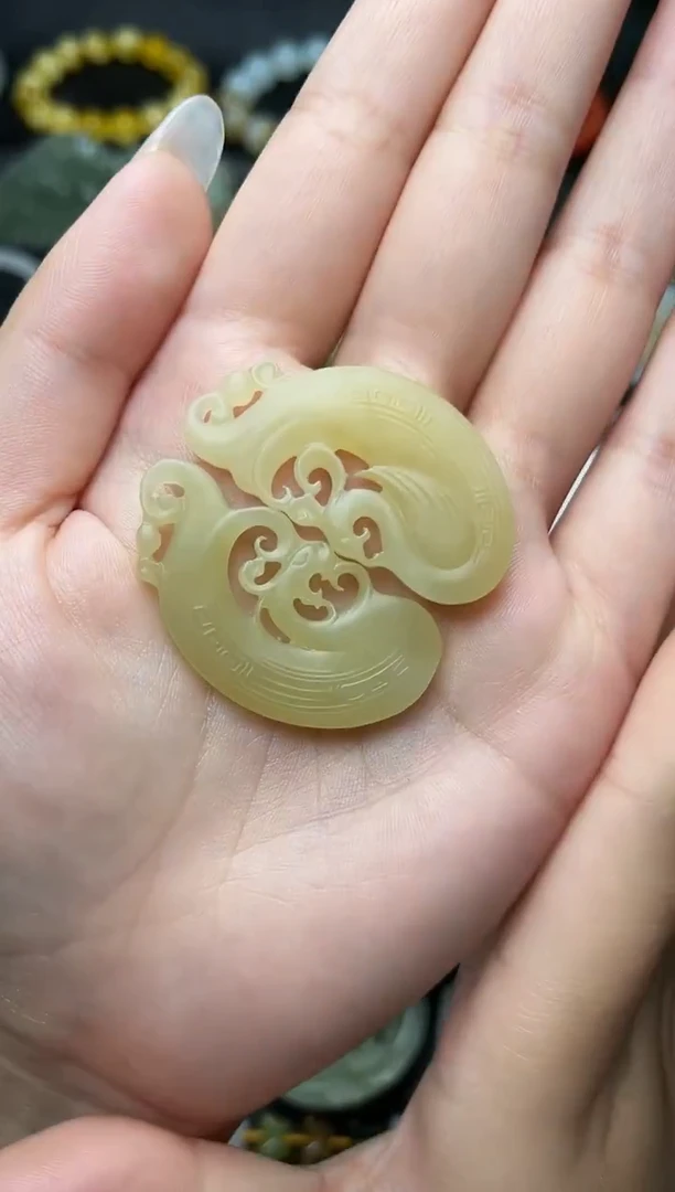 颈饰未镶嵌和田玉龙凤牌