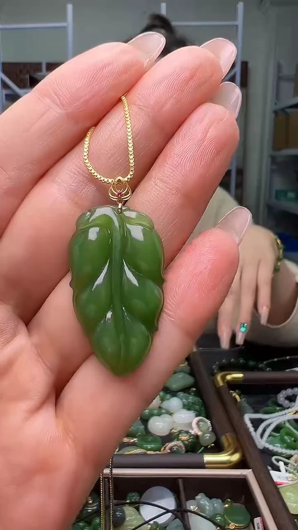 颈饰18K金镶嵌和田玉(多样性发货.发其一）11.10.83