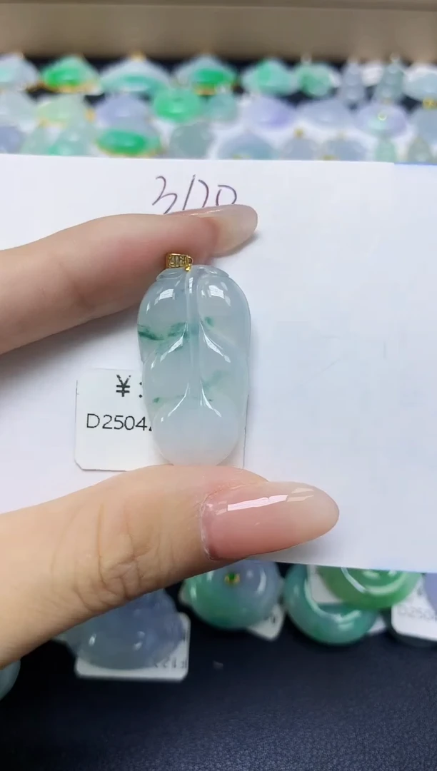 翡翠18K金镶嵌颈饰天然缅甸翡翠A货