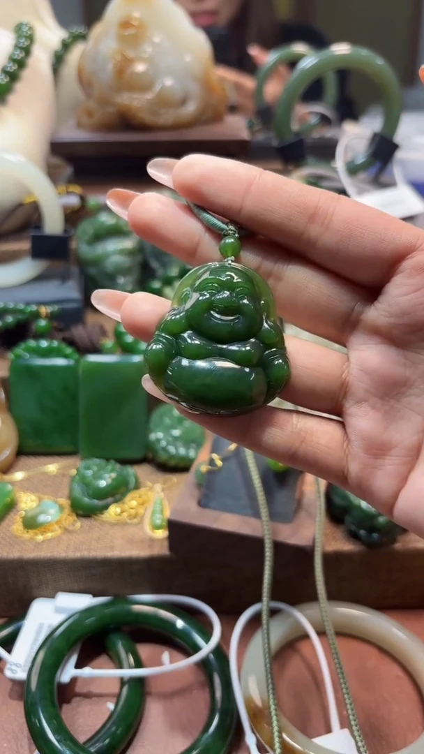 颈饰未镶嵌和田玉（碧玉）1