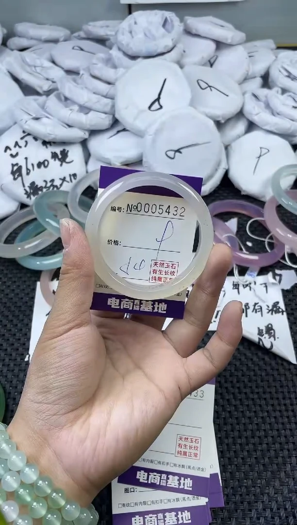 玛瑙/玉髓手镯未镶嵌5432