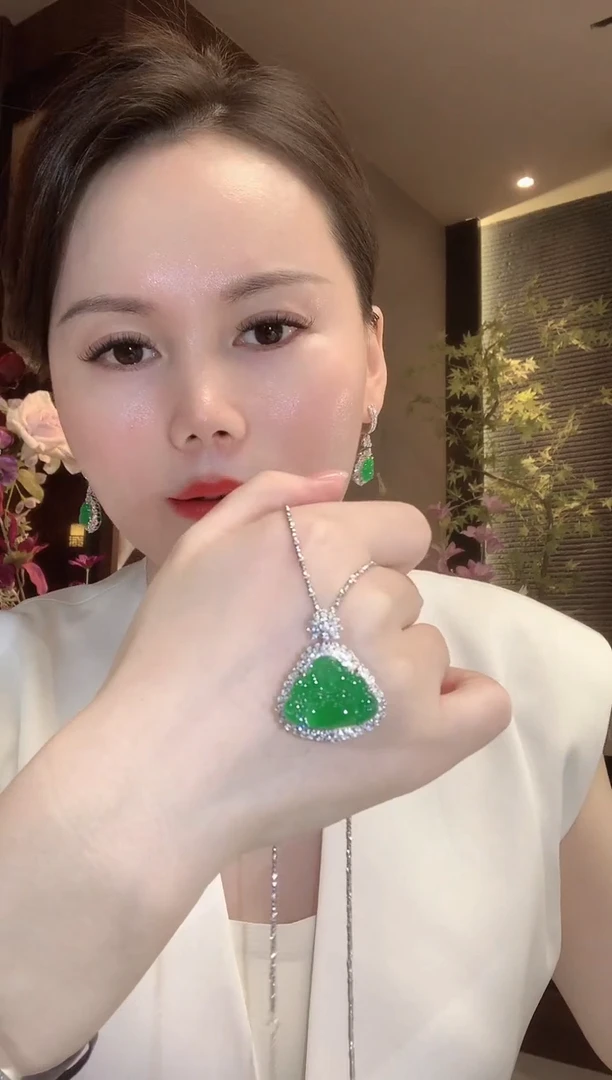 吊坠(不含链)18K金镶嵌翡翠A150