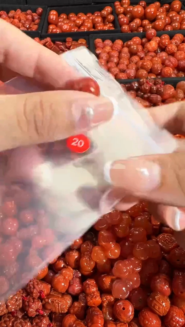 颈饰未镶嵌南红玛瑙1