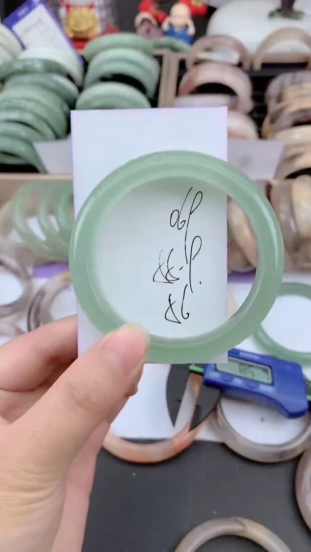 未镶嵌手镯石英质玉069