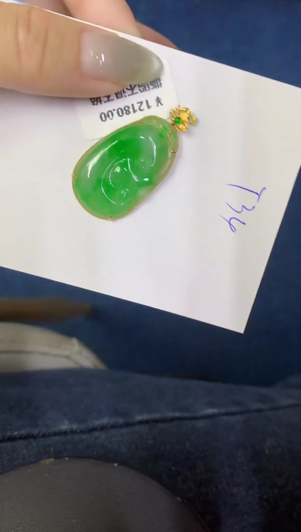 翡翠18K金镶嵌颈饰缅甸天然翡翠A货