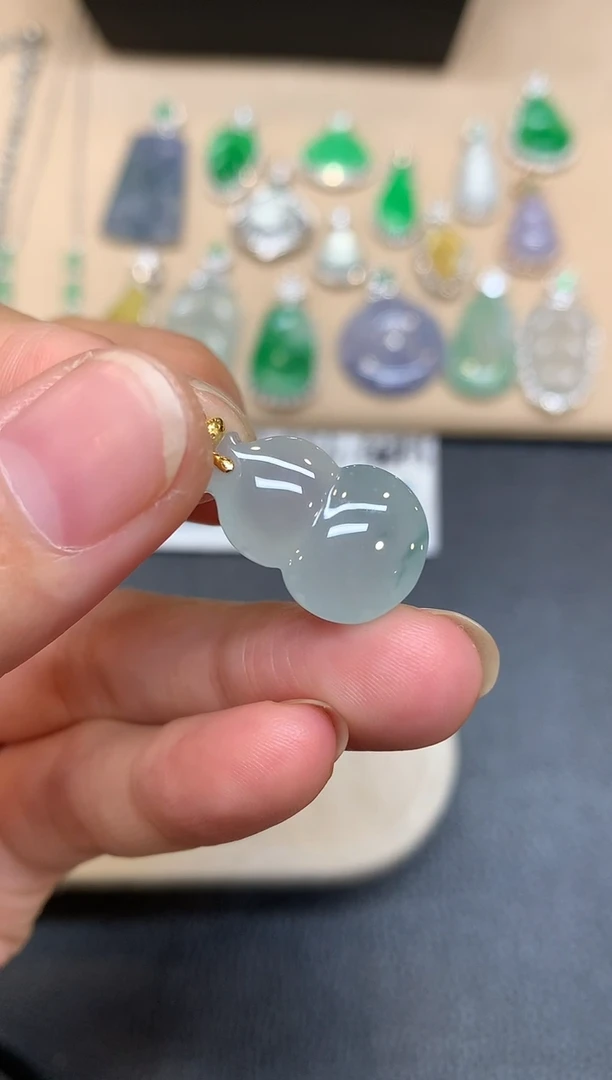 颈饰18K金镶嵌翡翠H