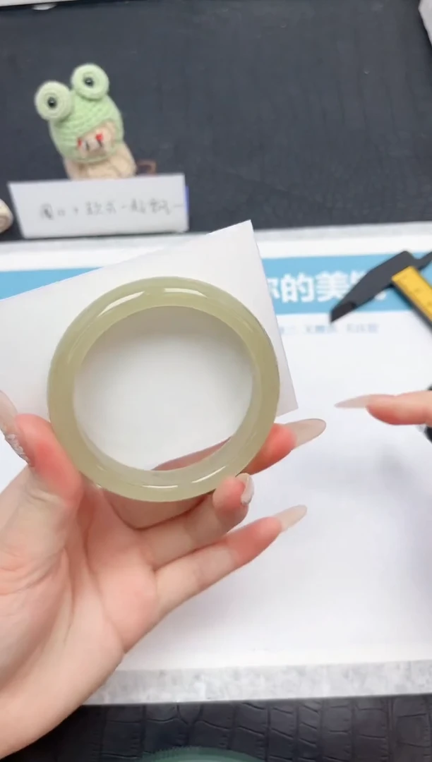 【闪购商品】石英质玉手镯未镶嵌328-57.1