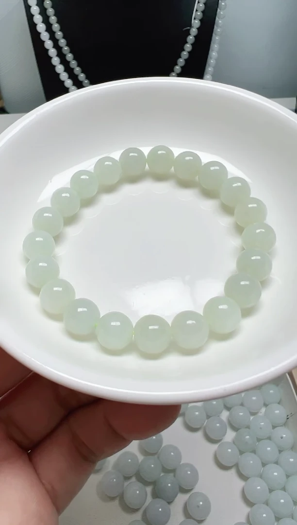 散珠翡翠渟*?纯天然缅甸A货翡翠卡8.8，20颗