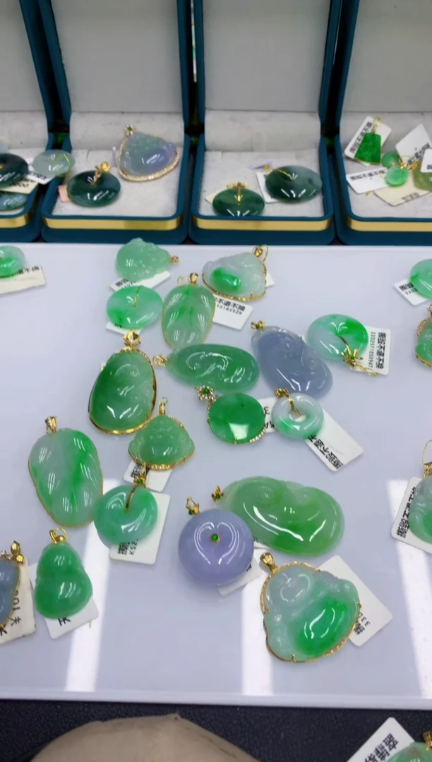 颈饰18K金镶嵌翡翠1111111