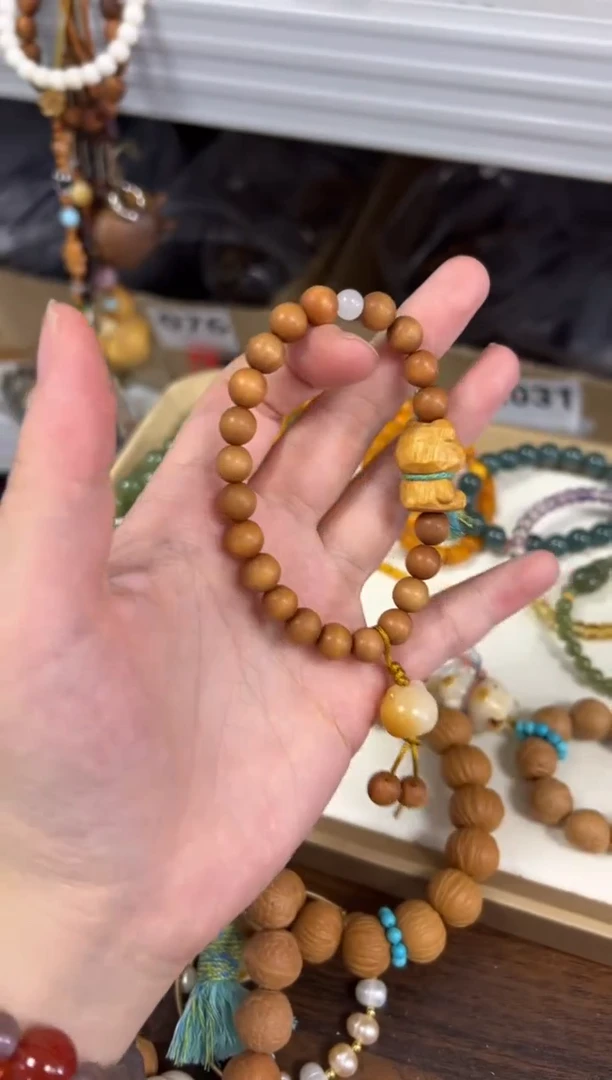 未镶嵌檀香木手串黑肉老檀香木小熊款手链[0257]