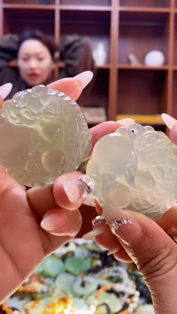 未镶嵌蛇纹石玉吊坠多样性发其中之一