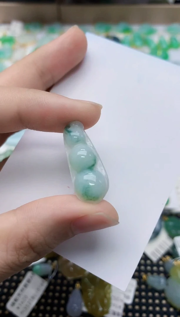 翡翠未镶嵌颈饰天然缅甸翡翠A货