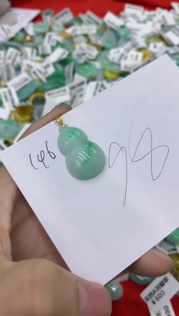 翡翠18K金镶嵌颈饰1111111111