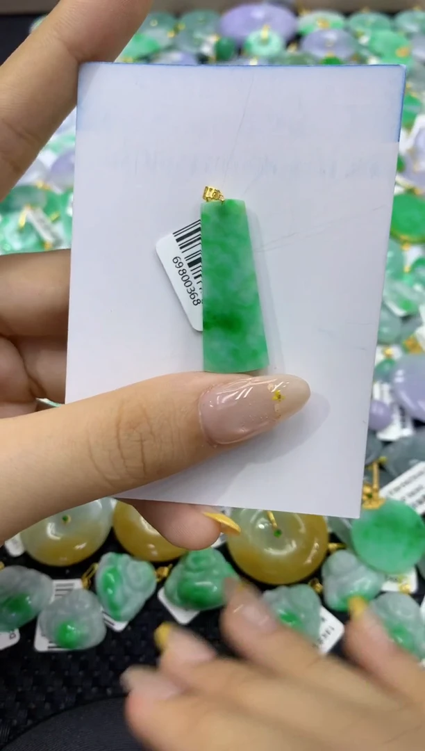 颈饰18K金镶嵌翡翠天然缅甸翡翠A货