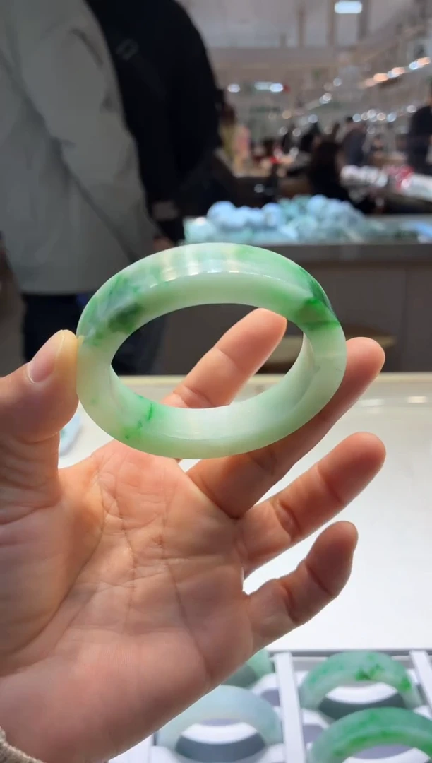 未镶嵌手镯定制定制翡翠参考价小万