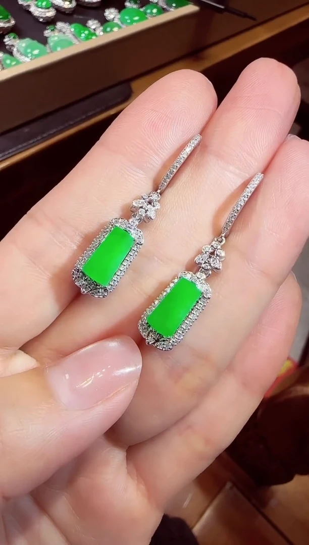 翡翠18K金镶嵌耳饰无事牌