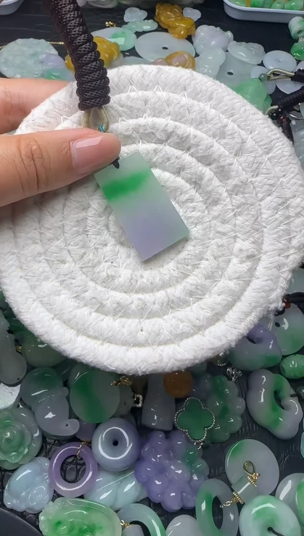 颈饰未镶嵌翡翠缅甸翡翠吊坠