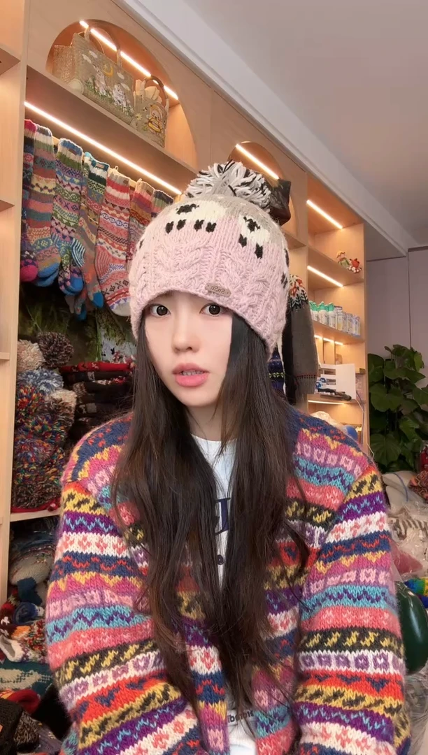 羊毛粉灰小羊帽