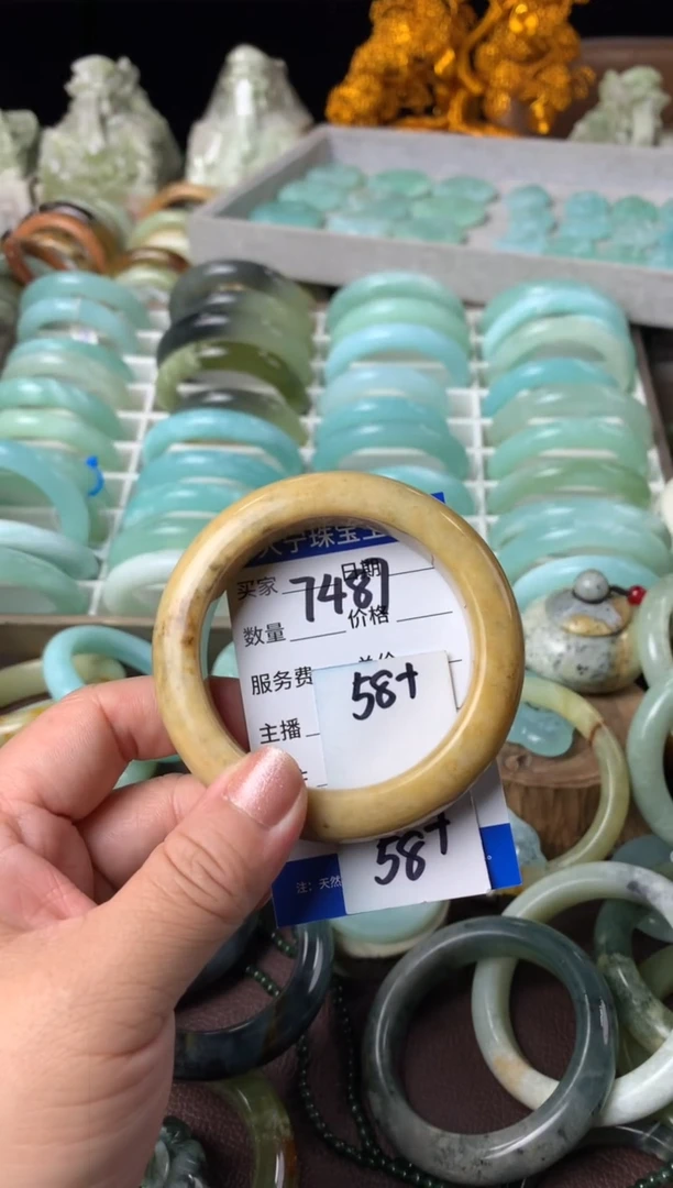 【闪购商品】蛇纹石玉手镯未镶嵌7487