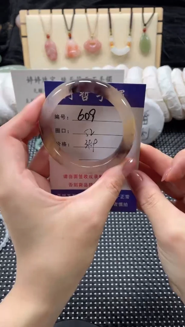 石英质玉手镯未镶嵌52