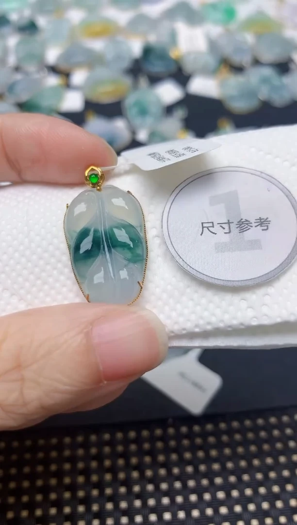 颈饰18K金镶嵌翡翠天然缅甸A货翡翠
