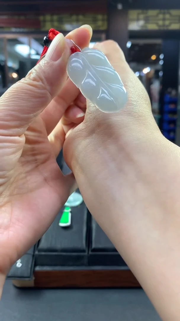 颈饰未镶嵌翡翠树叶挂件