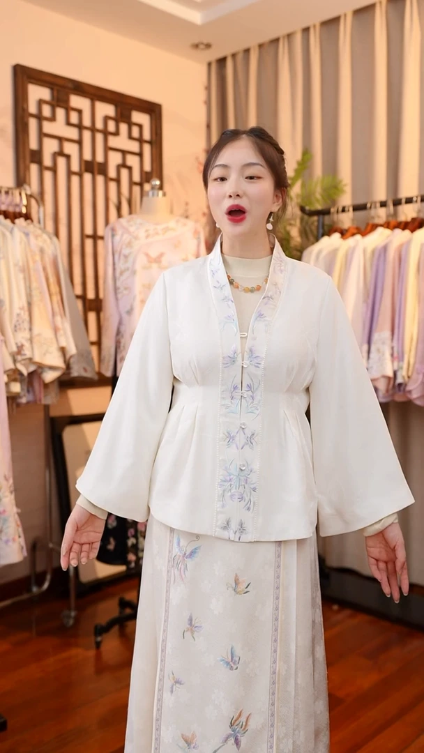 刺绣真丝非遗服饰一物一件
