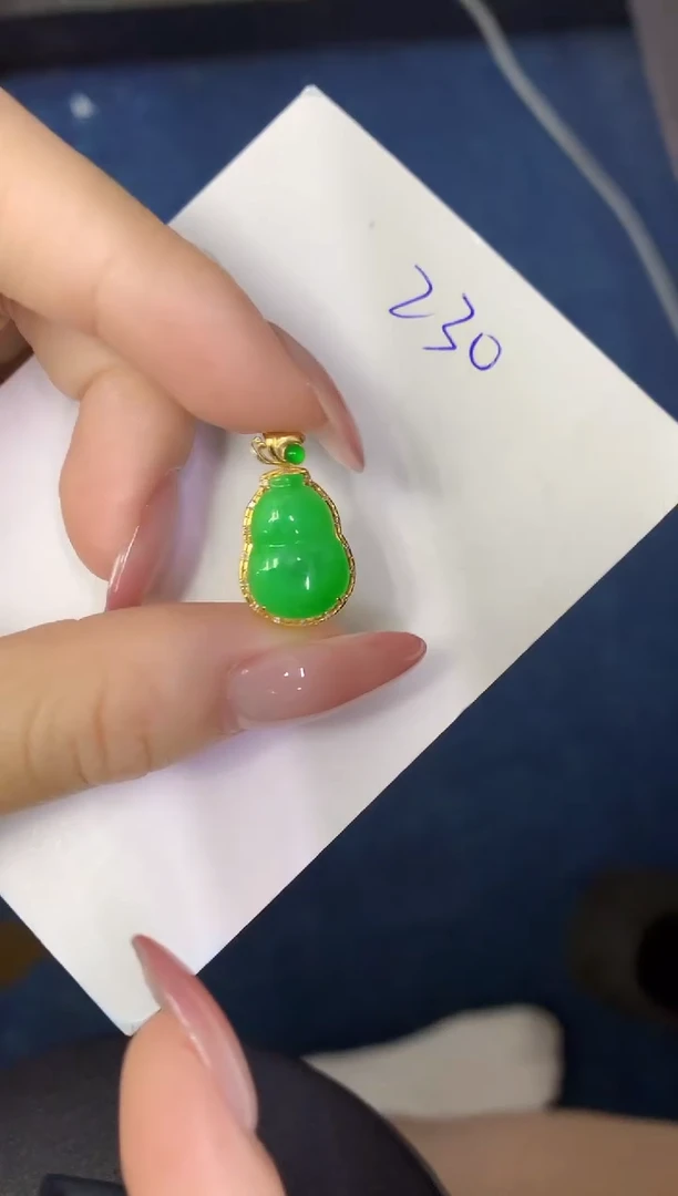翡翠18K金镶嵌颈饰缅甸天然翡翠A货