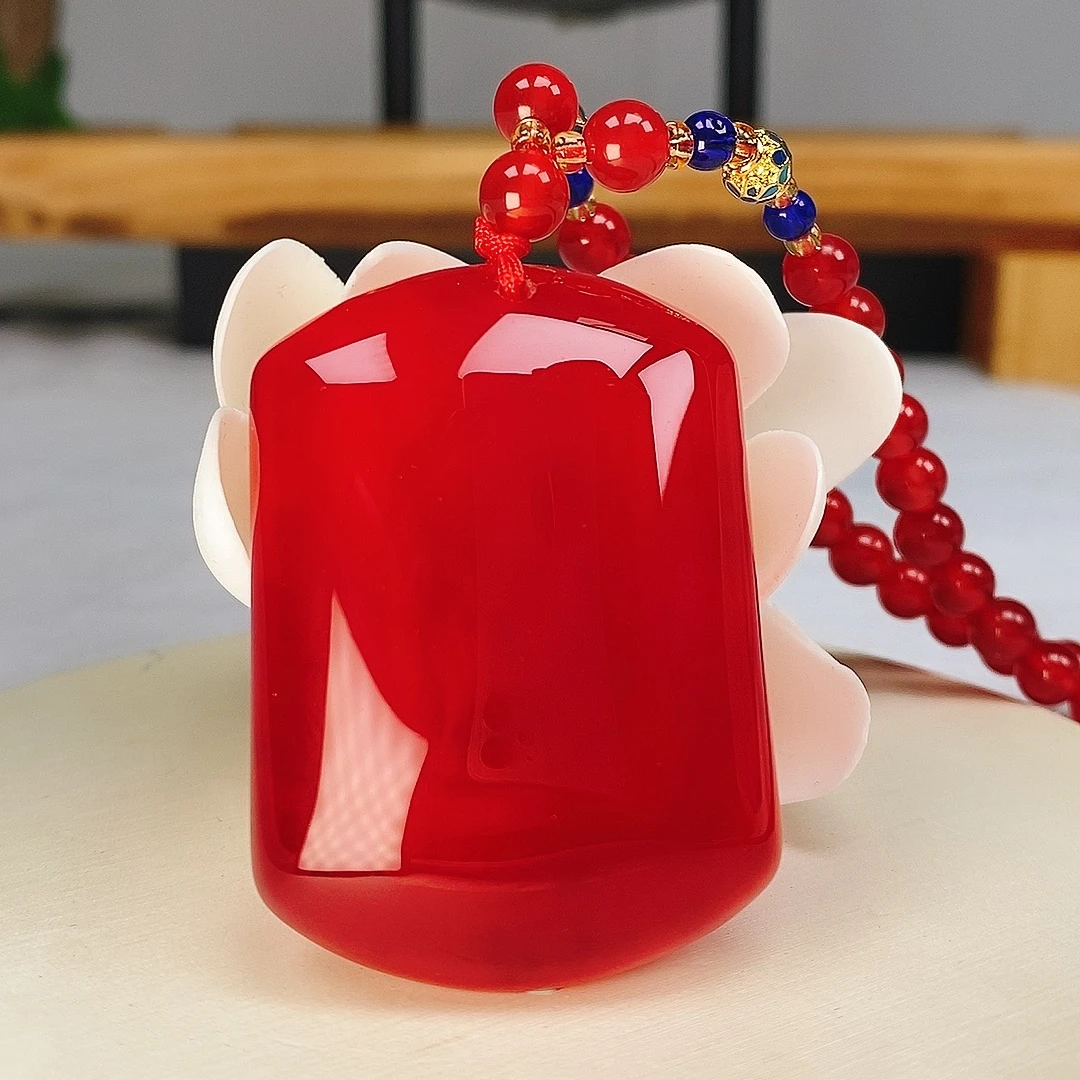 【店长推荐】天然鸽血红无事牌 天然玉石 红红火火 带证书礼盒