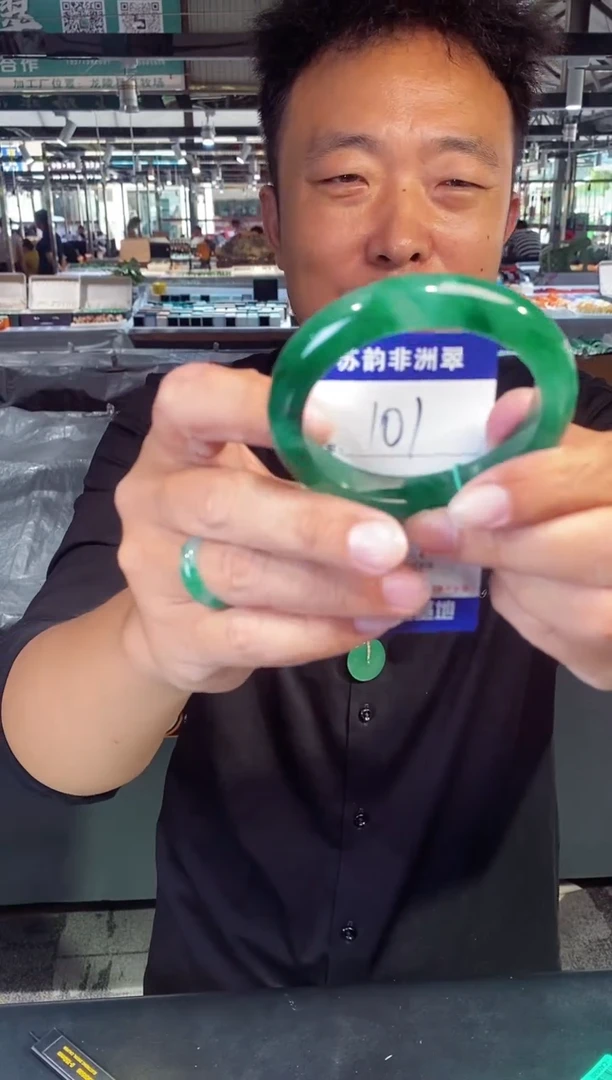 未镶嵌手镯石英质玉（非洲翠）58+