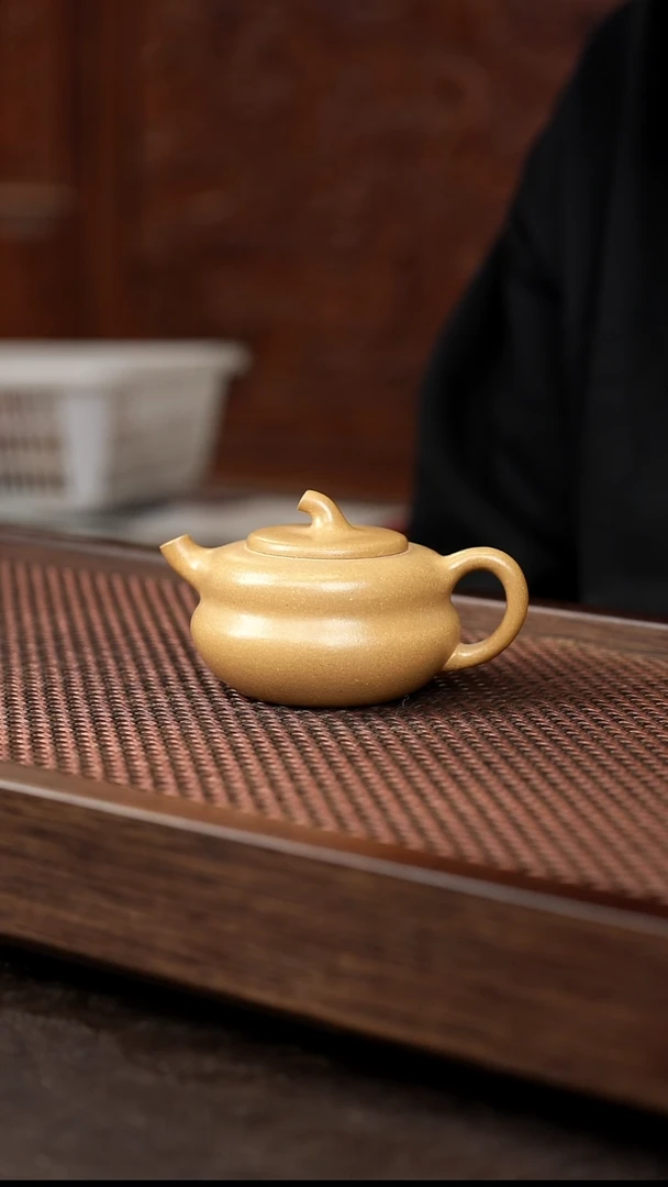 茶壶紫砂黄金段柿柿如意{微瑕}