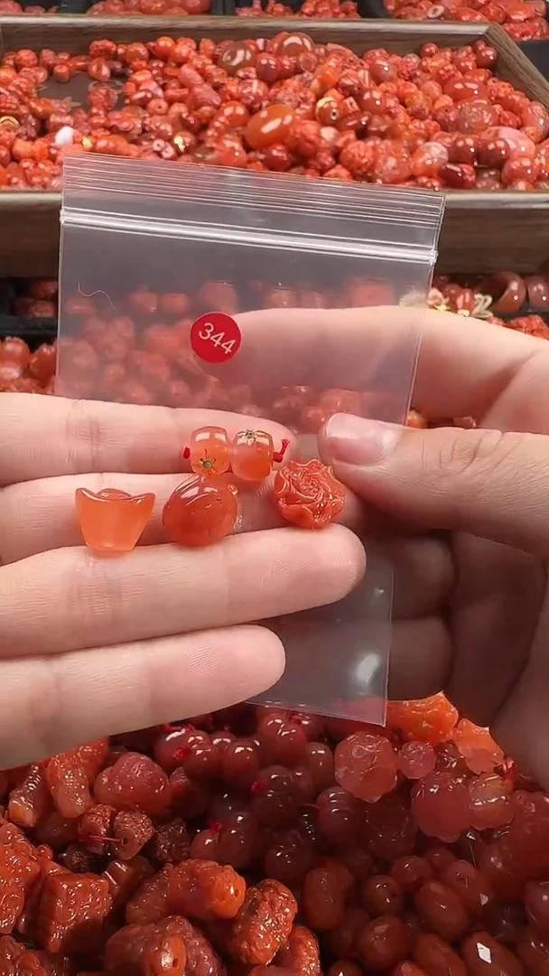 颈饰未镶嵌南红玛瑙1