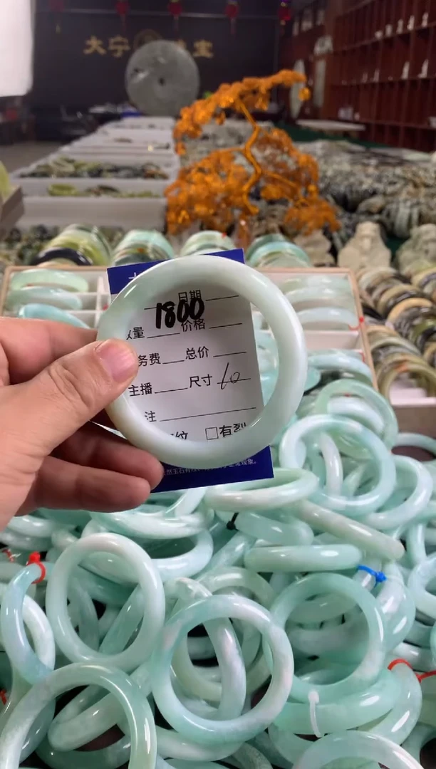 蛇纹石玉未镶嵌手镯1800