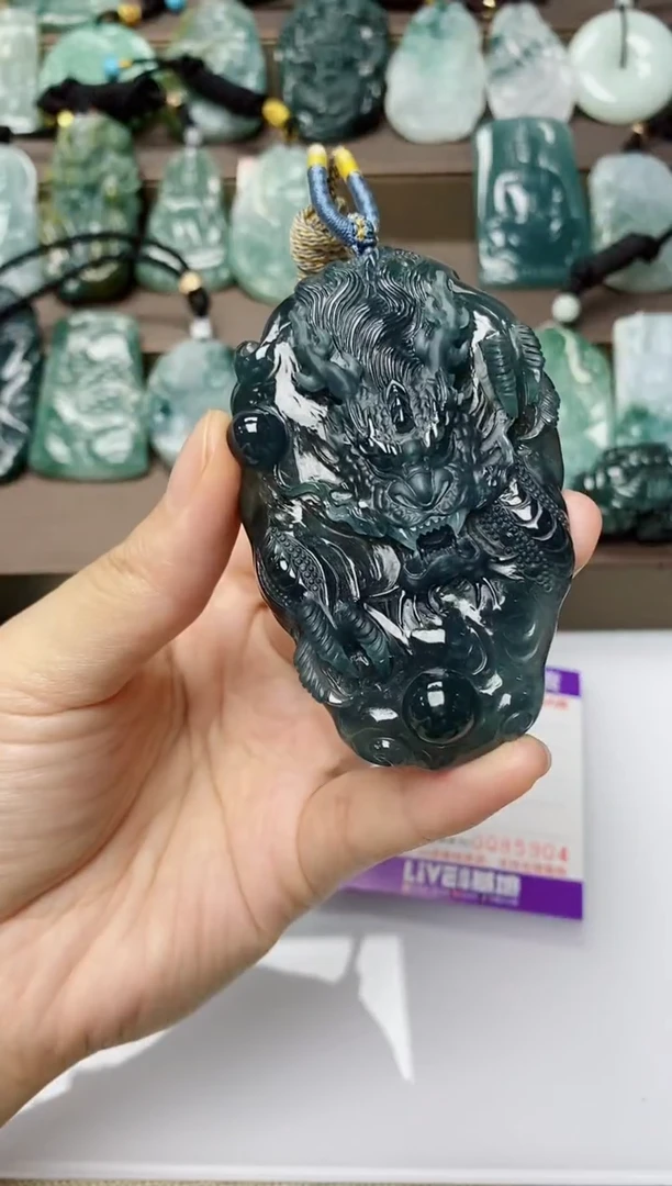 翡翠未镶嵌颈饰