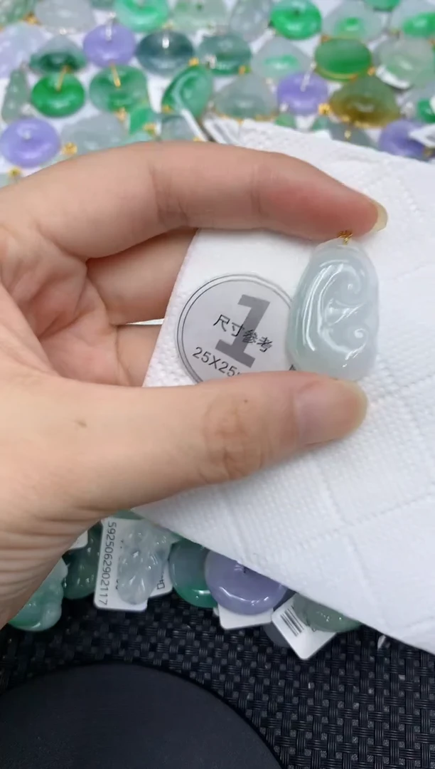 翡翠18K金镶嵌颈饰1111111