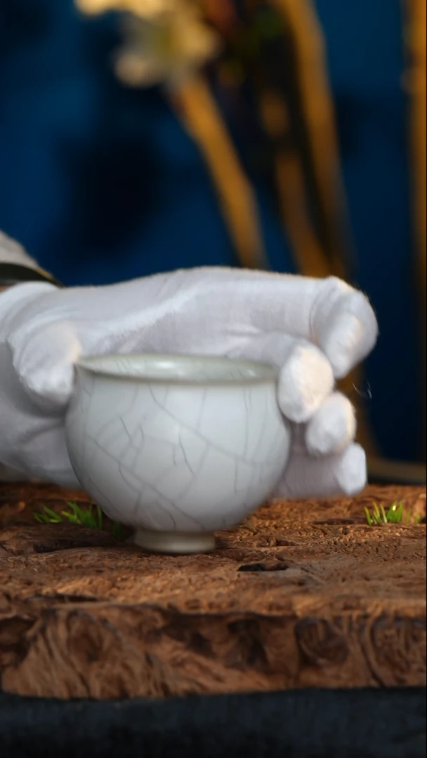 【闪购商品】【1444】亚光白釉开片折口杯