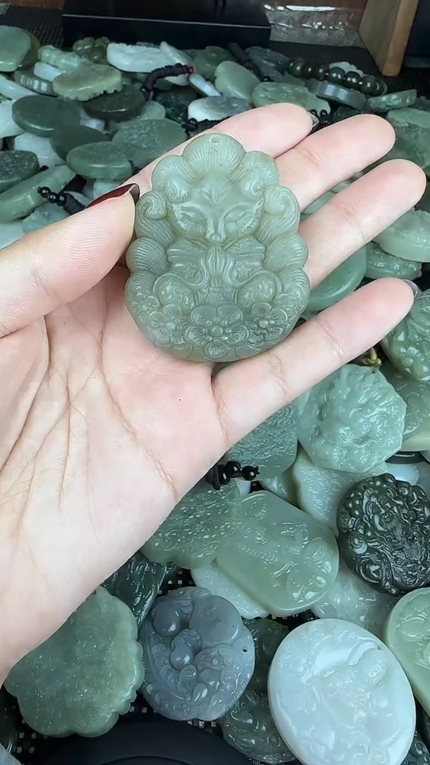 颈饰未镶嵌和田玉1