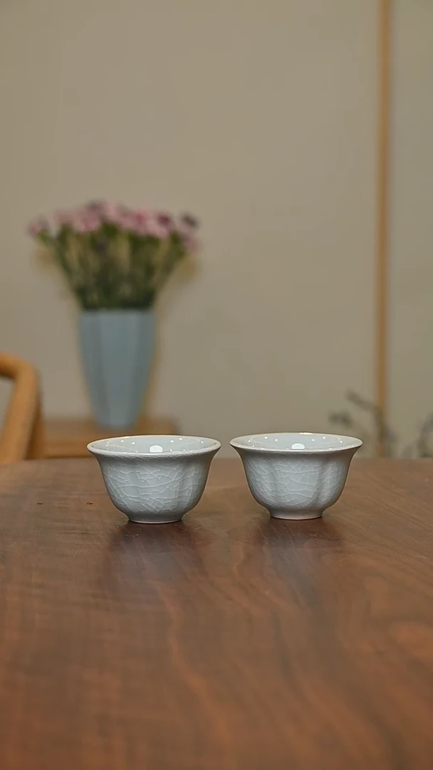 葵口杯2只 粉青釉 微瑕 朱家汝窑款
