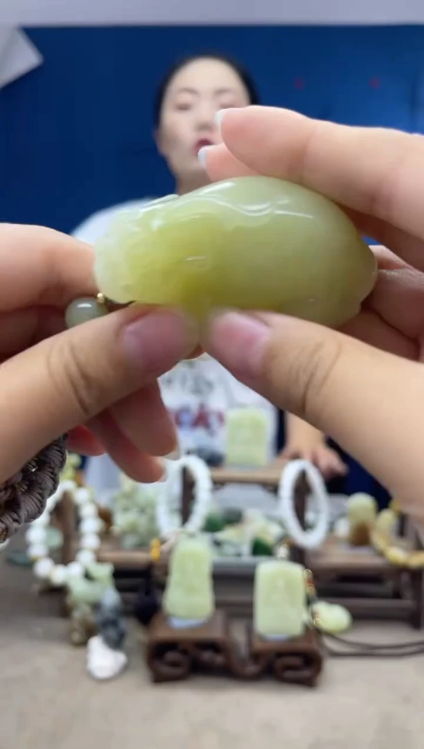 和田玉未镶嵌颈饰1