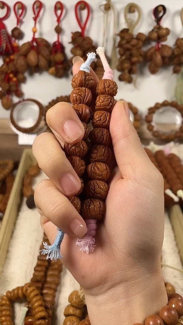 雅****G桃核雕刻棒棒糖两个蟹钳星星挂件
