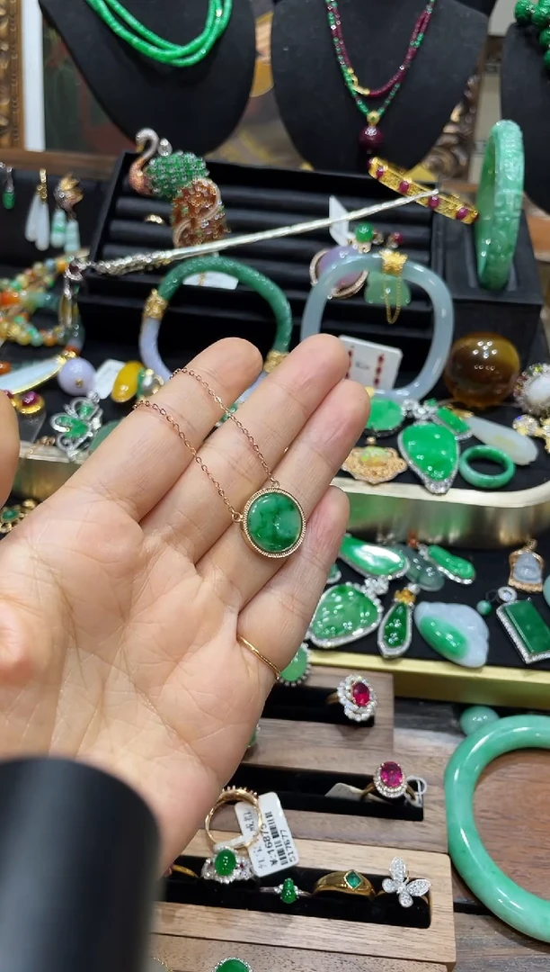 项链18K金镶嵌翡翠闪购商品圆吊坠项链4980