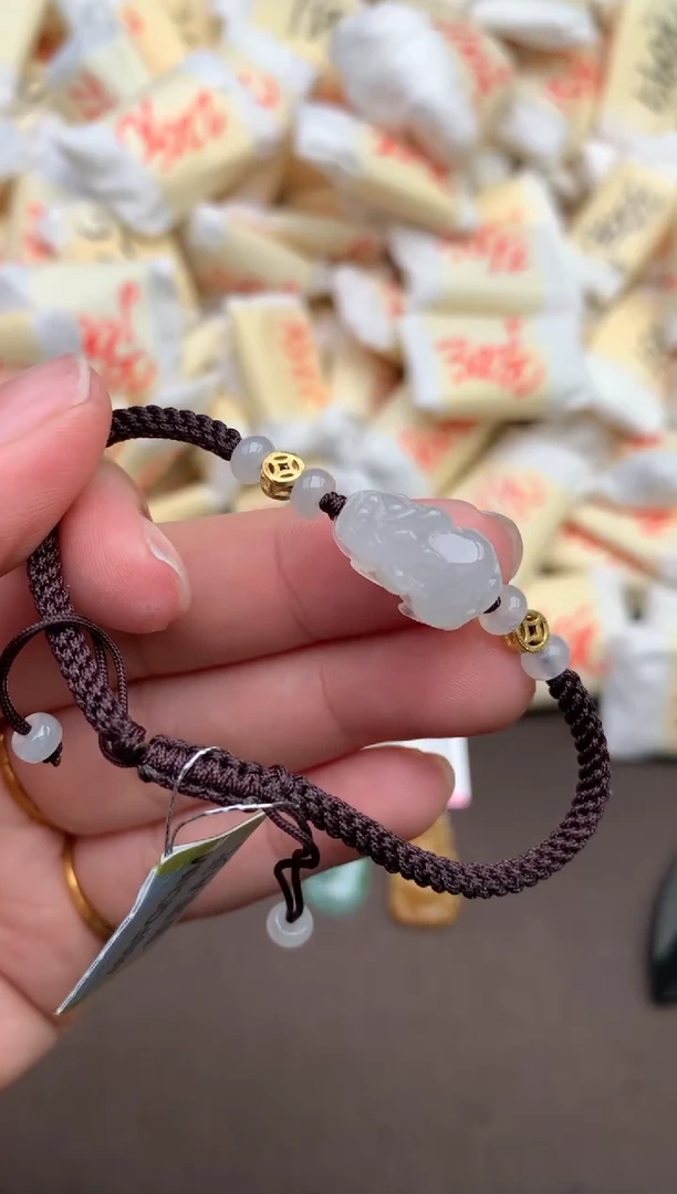 翡翠挂件未镶嵌 —